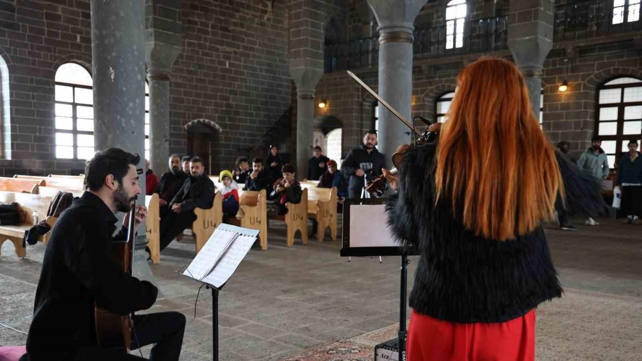 Diyarbakır’da asırlık kilisede klasik müzik konseri