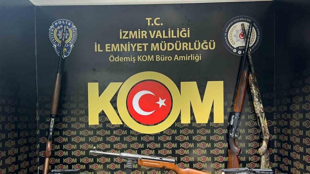 İzmir’de silah tacirlerine baskın: 5 gözaltı