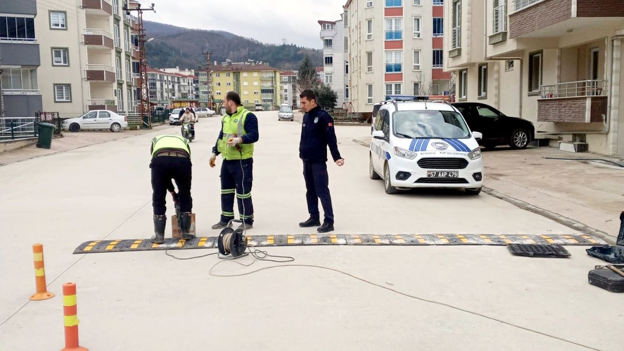 Ayancık’ta hız kesici kasis uygulaması