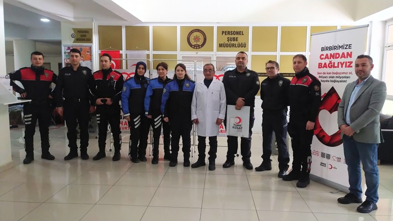 Amasya'da polisten Türk Kızılaya kan bağışı desteği