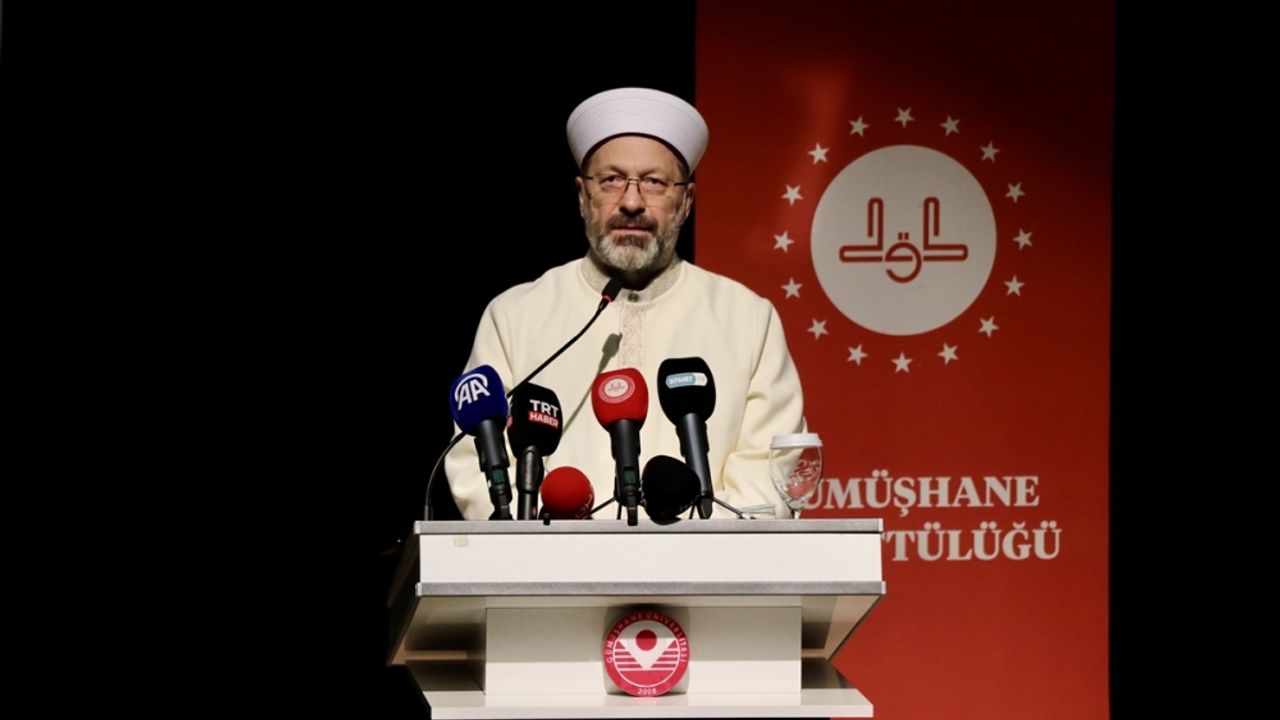 Diyanet İşleri Başkanı Erbaş, Gümüşhane'de öğrencilerle bir araya geldi: