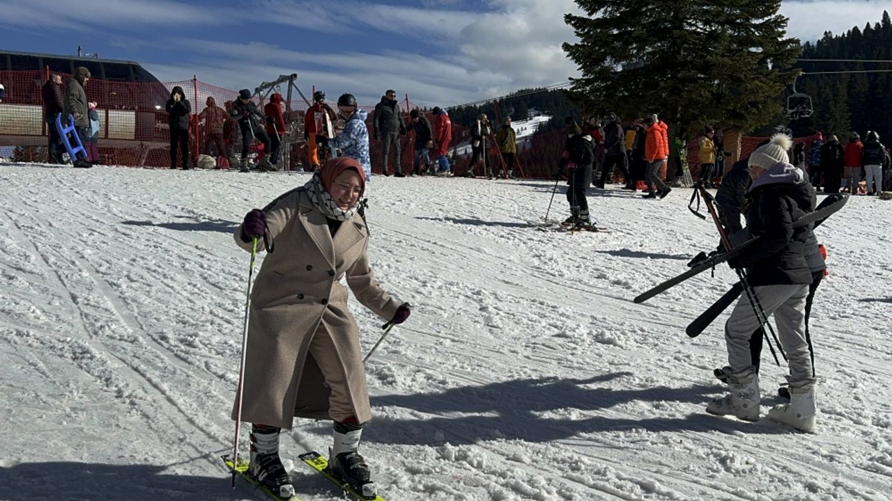 Ilgaz Dağı'nda bu sezon yaklaşık 1500 kişiye kayak eğitimi verildi
