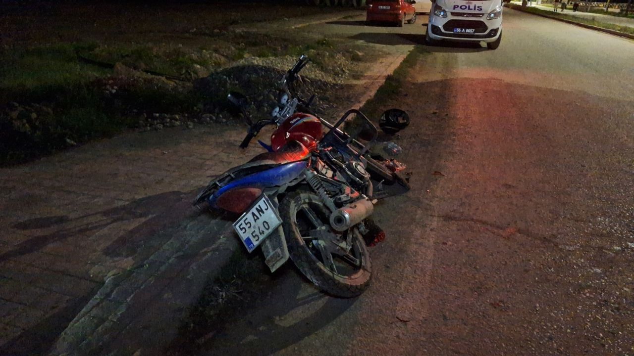 Samsun'da tıra çarpan motosikletin sürücüsü yaralandı