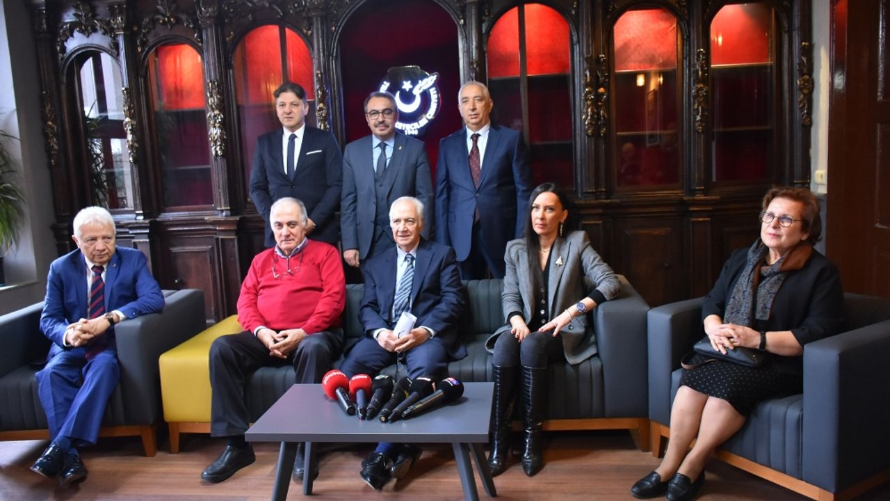 Trabzonspor Divan Başkanlık Kurulu Başkan adayı Hacısalihoğlu, gazetecilerle bir araya geldi