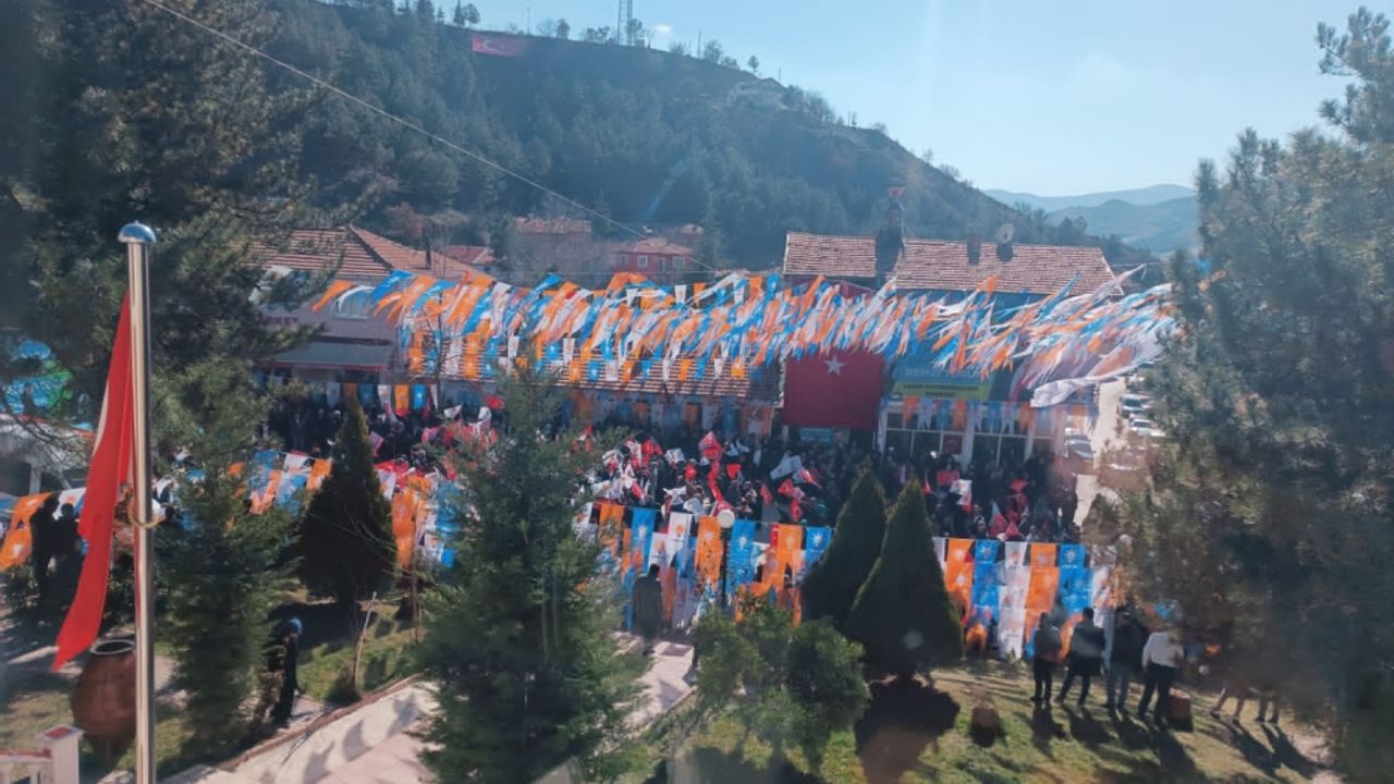 Uğurludağ'da AK Parti Seçim Bürosu açıldı