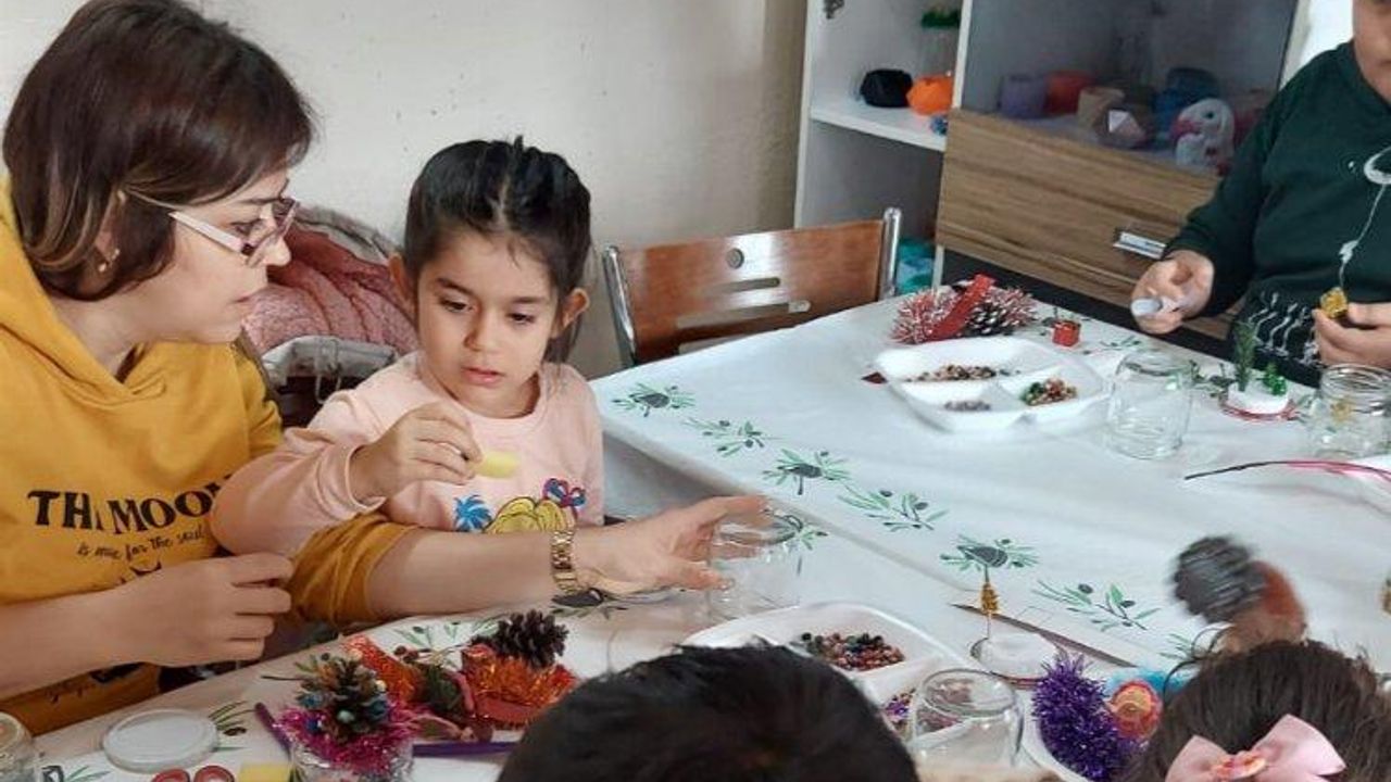 Bilecik Pazaryeri'nde çocuklar 'kar küreleri' ile hayallerini süsledi