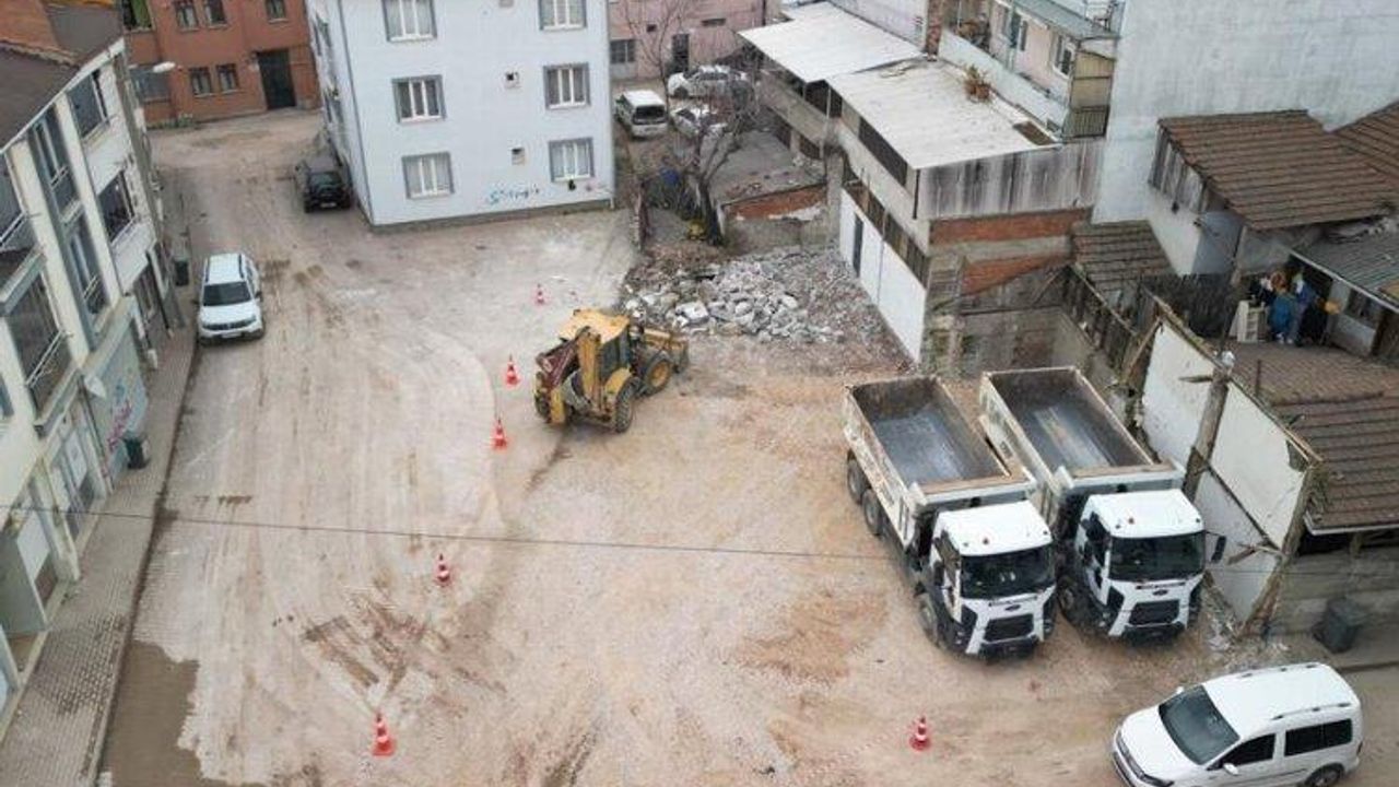 İnegöl'de kamulaştırılan binalar otopark oluyor