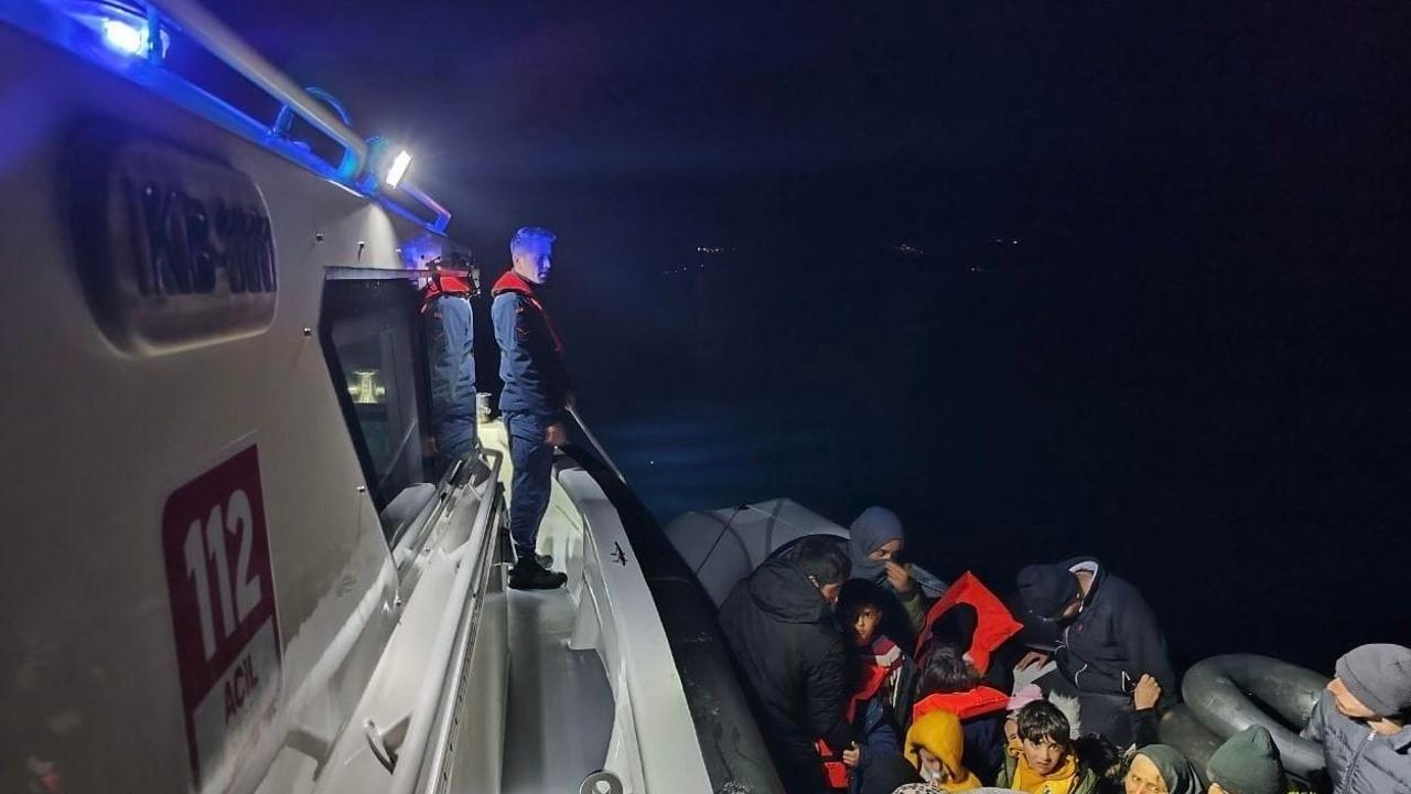 Ayvacık açıklarında 14’ü çocuk, 42 kaçak göçmen yakalandı