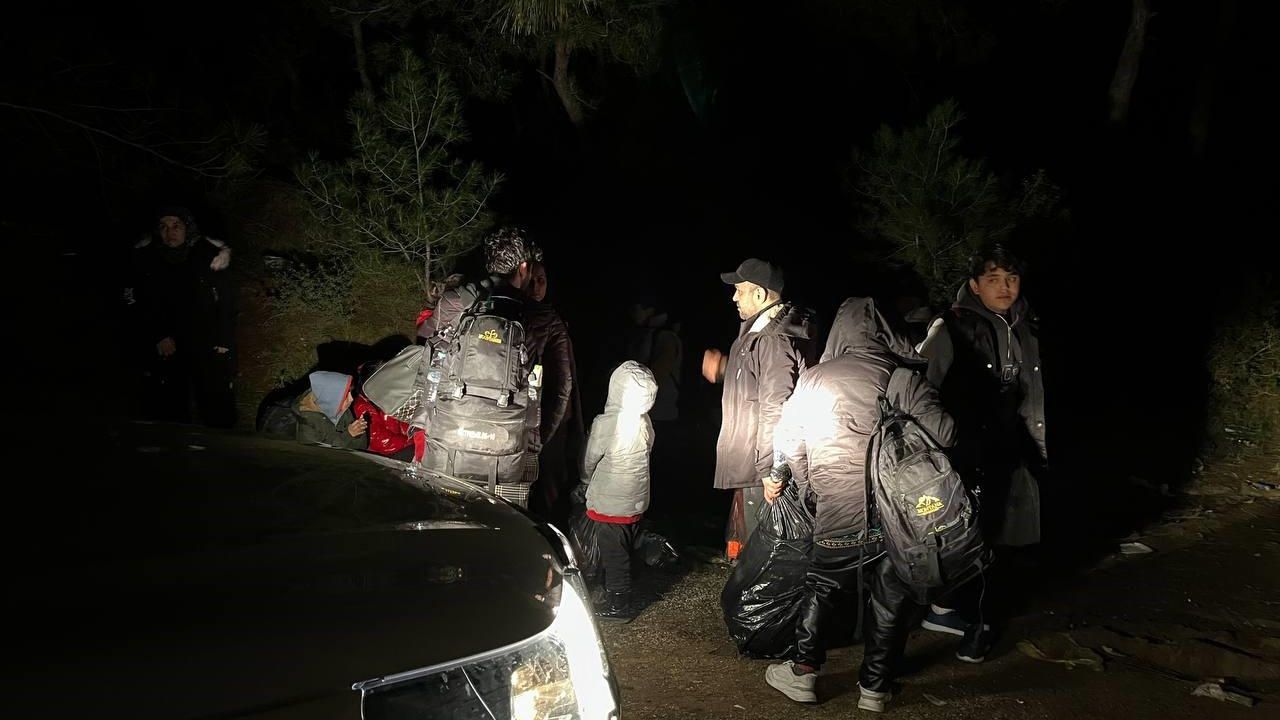 Ayvalık’ta 15 düzensiz göçmen yakalandı