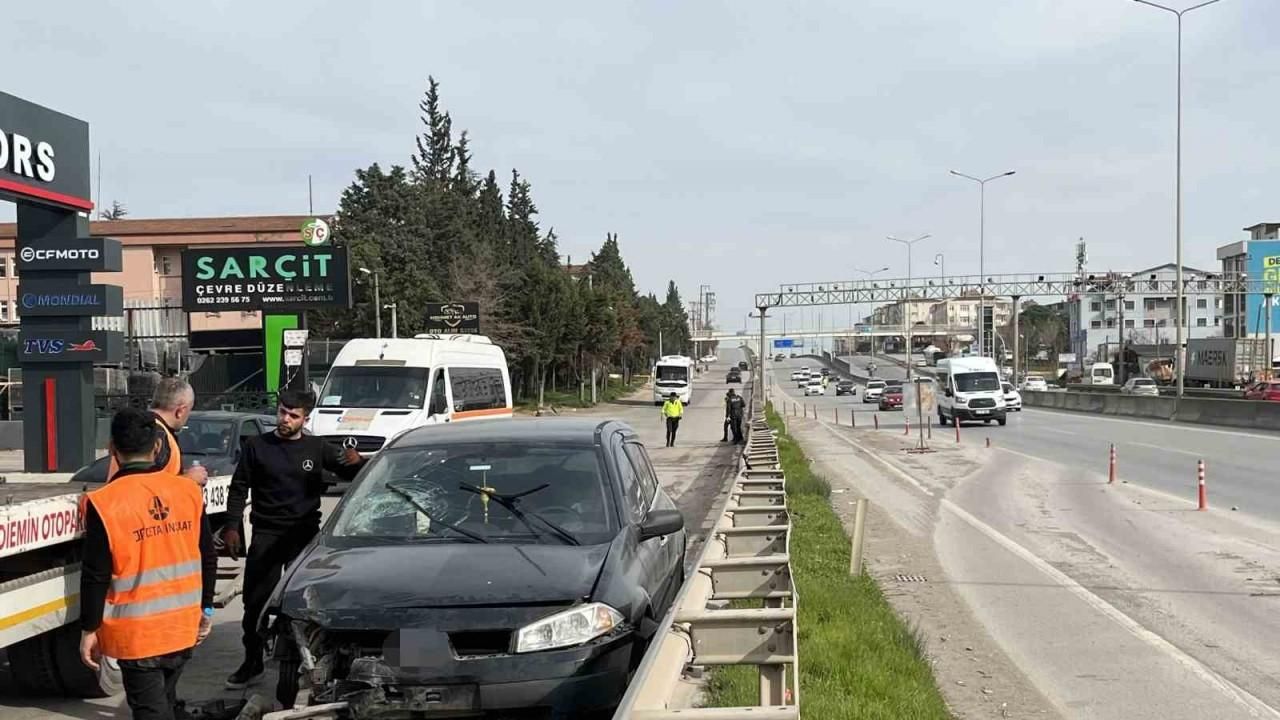 Bariyeri aşan otomobil D-100’den caddeye uçtu : 2 yaralı