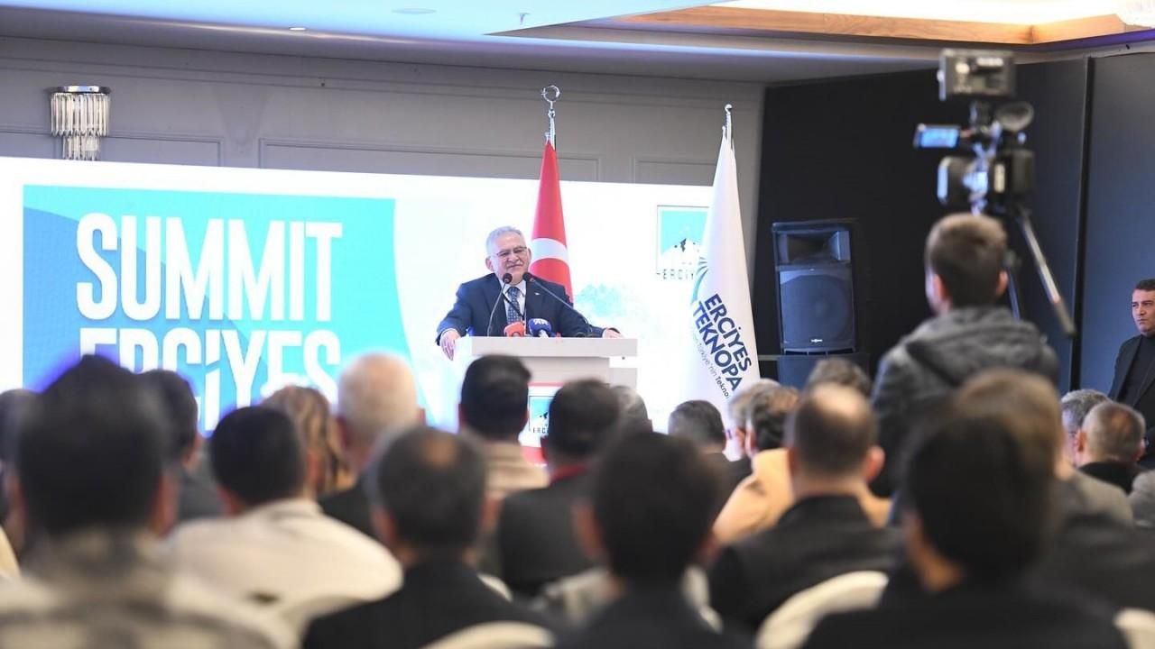 Başkan Büyükkılıç’tan zirvede ‘bilişim’ vurgusu