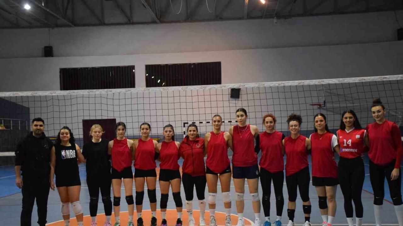 Depremzede kadın sporcular, voleybolda başarılara imza atıyor