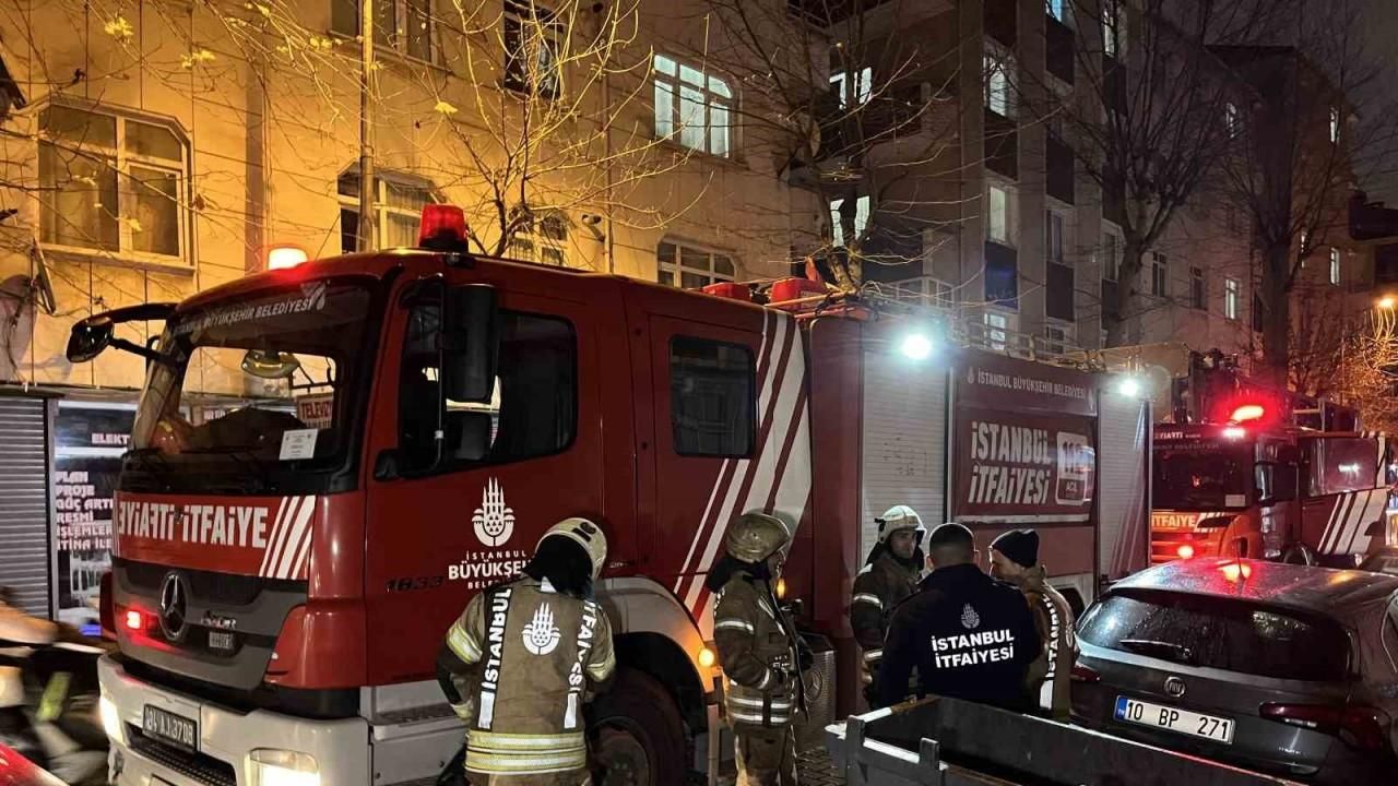 Güngören’de binada çıkan yangında mahsur kalan 4 kişi kurtarıldı