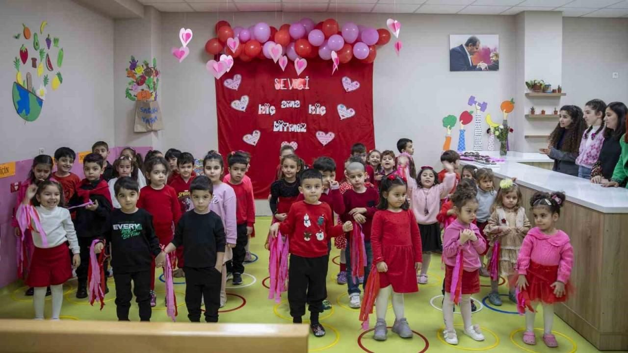 Halkkent Çocuk Gelişim Merkezinde eğitim gören çocuklar, ’Dünya Sevgi Günü’nü aileleriyle kutladı