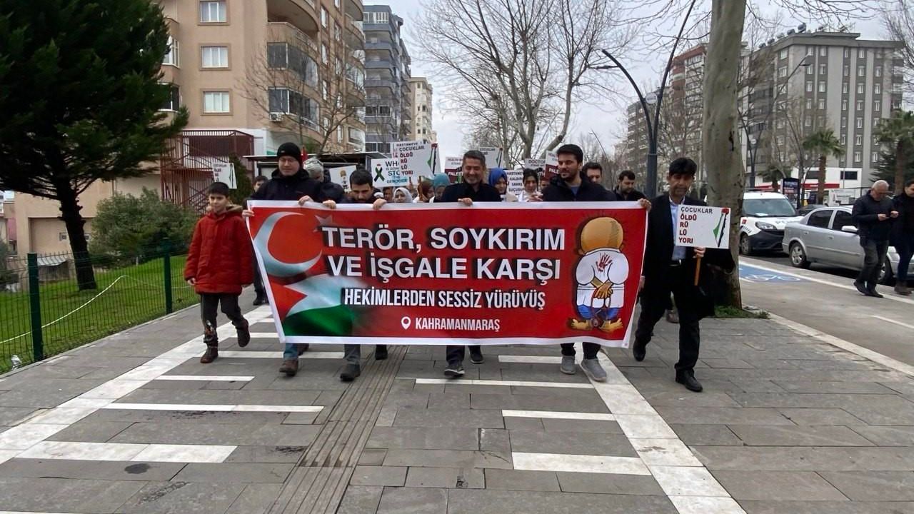 Hekimler ve sağlık çalışanları Gazze için ‘sessiz’ yürüyüş düzenledi