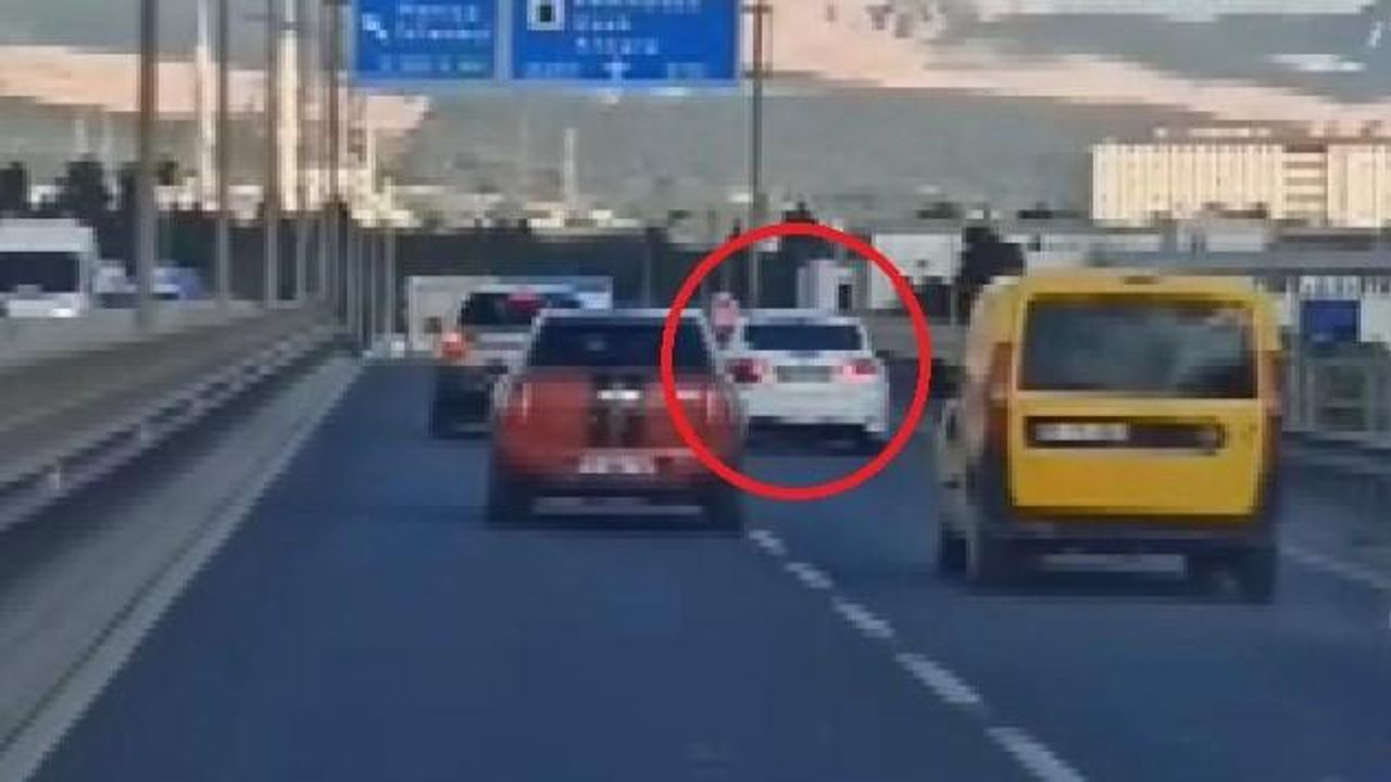 İzmir’de makas atarak trafiği tehlikeye atan sürücü yakalandı
