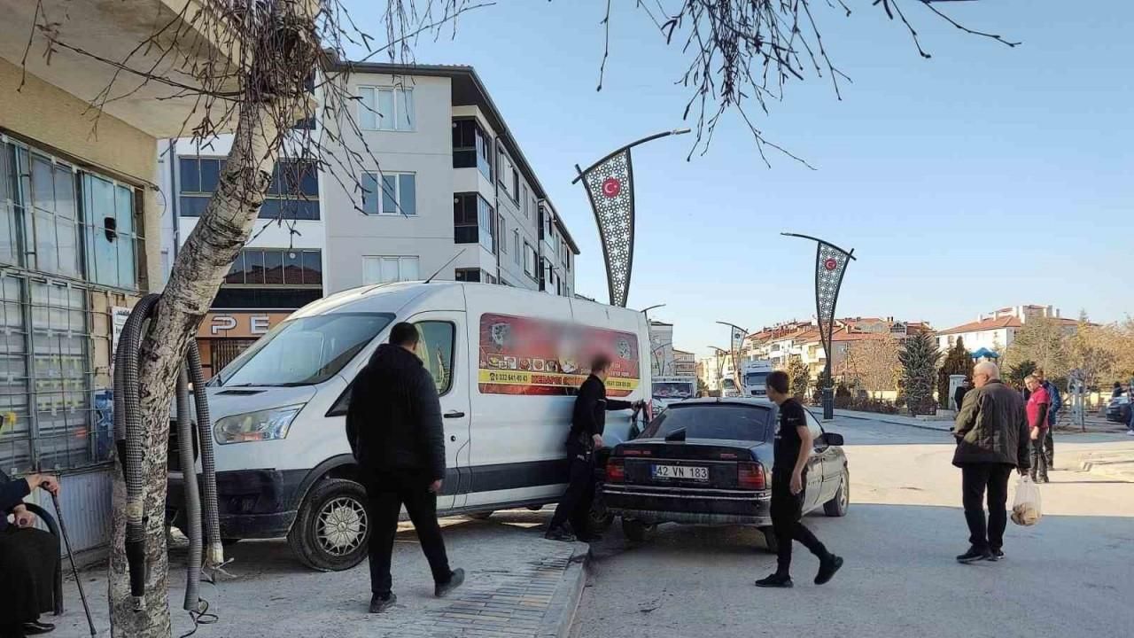 Konya’da otomobil ile minibüs çarpıştı: 2 yaralı