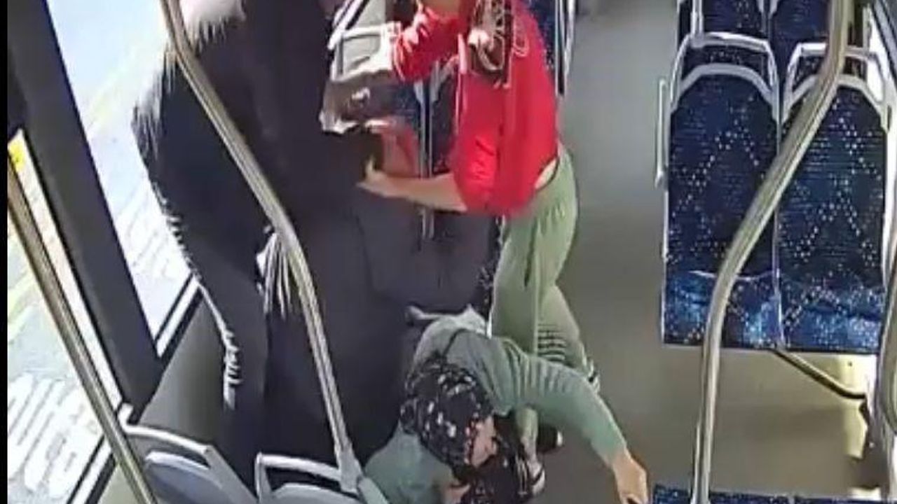 Okul müdürü ve oğlunun, otobüste yaşlı çifti darp etme görüntüleri ortaya çıktı