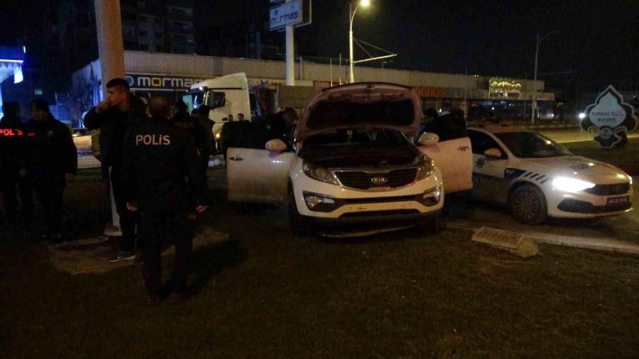 Polisin ’dur’ ihtarına uymayarak kaçan ehliyetsiz sürücü kaza yaptı