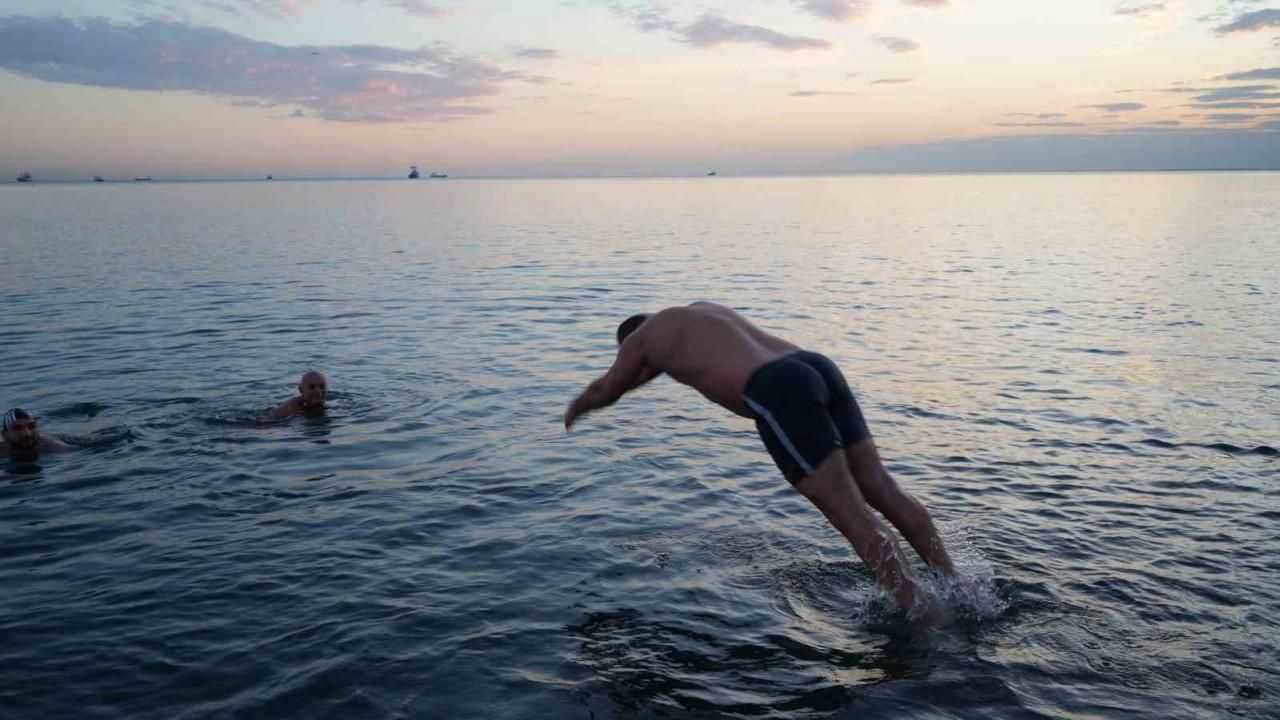Sıcaklıkta Akdeniz’i sollayan Samsun’da Şubat ayında deniz keyfi