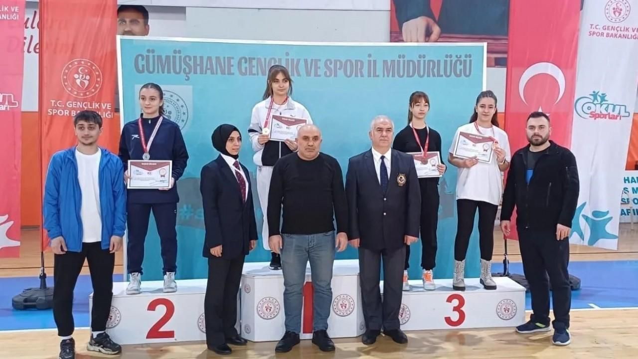 Sivaslı karateciler Gümüşhane’de kürsüyü boş bırakmadı