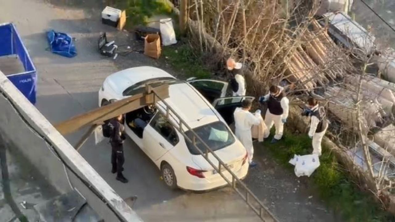 Sultangazi’de otomobilinin içinde silahlı saldırıya uğrayan şahıs hayatını kaybetti