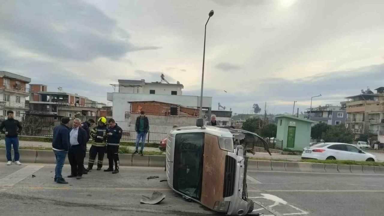 Sürücüsünün direksiyon hakimiyetini kaybettiği araç yan yattı