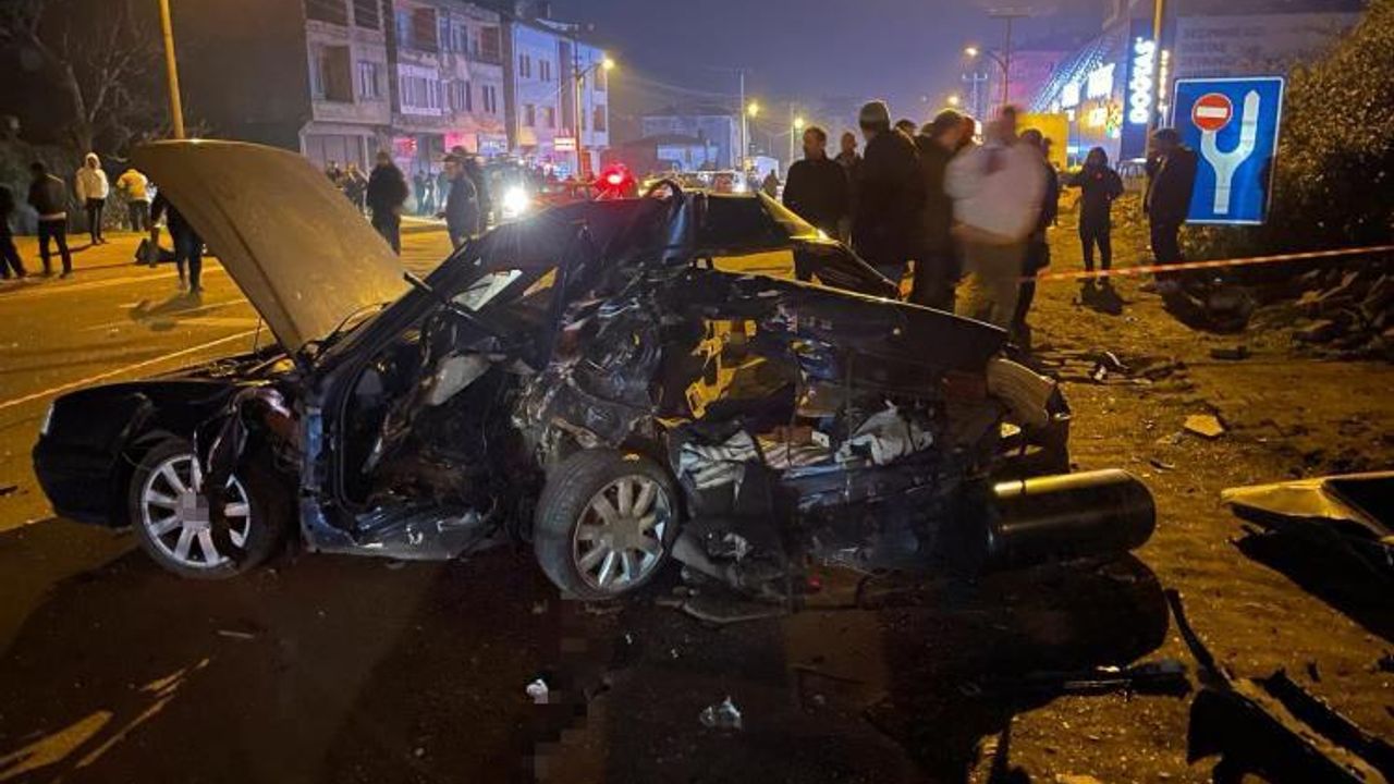 Trabzon’da çarpışan iki otomobil hurdaya döndü: 6 yaralı