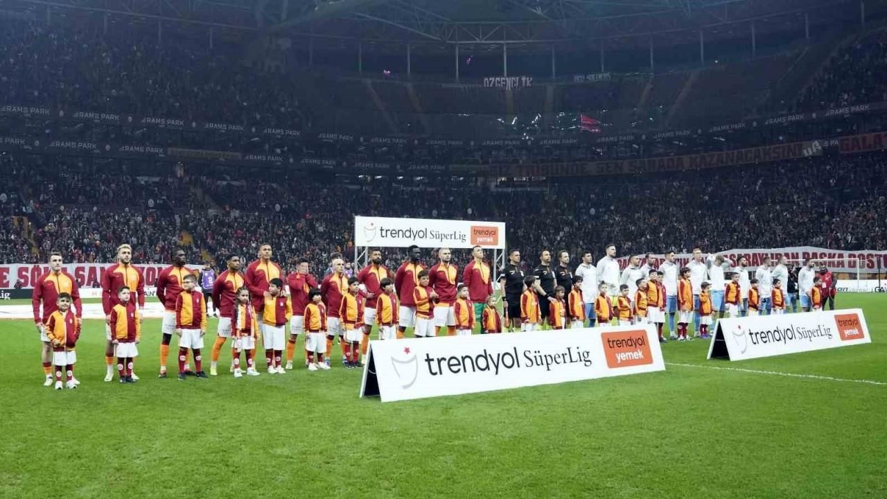 Trendyol Süper Lig: Galatasaray: 1 - Antalyaspor: 0 (Maç devam ediyor)