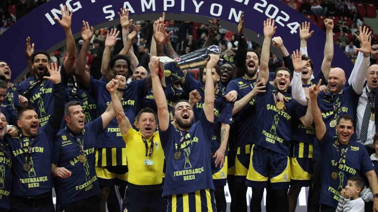Türkiye Kupası şampiyonu Fenerbahçe, kupasını aldı