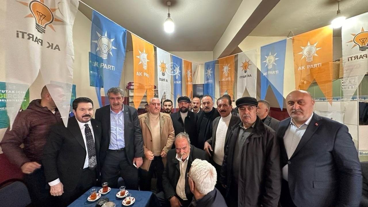 Tutak’ta 150 kişilik Deva Partisi heyeti AK Parti’ye katıldı