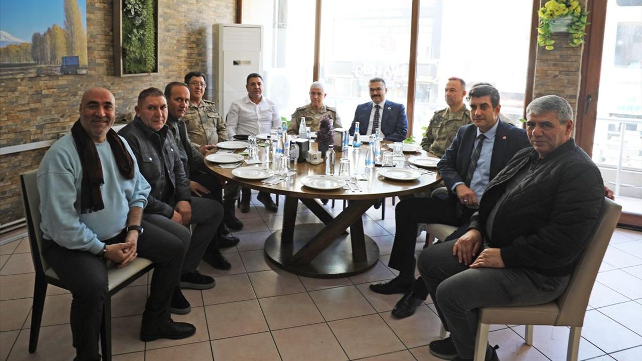 IĞDIR - Jandarma Genel Komutanı Orgeneral Arif Çetin, Iğdır'da ziyaretlerde bulundu