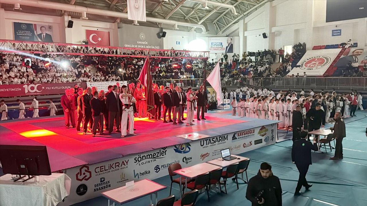 KARABÜK - Türkiye Kyokushin Stil Karate Şampiyonası sürüyor