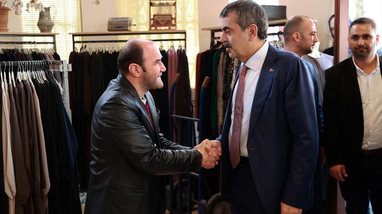 ADANA - Milli Eğitim Bakanı Tekin'den AK Parti MKYK üyesi Erdinç'e taziye ziyareti