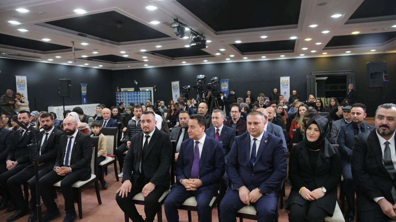DEVA Partisi Genel Başkanı Babacan, Tokat'ta gazetecilerle bir araya geldi