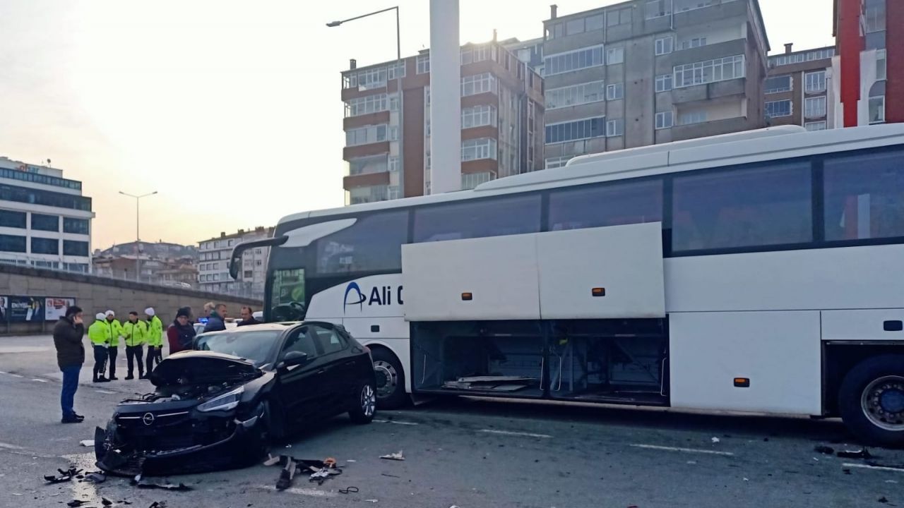 Trabzon'da otobüse çarpan otomobilin sürücüsü yaralandı
