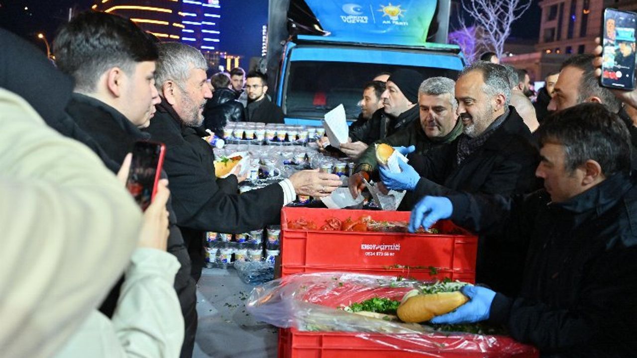 Bursa'da Başkan Aktaş'tan gençlere 'her ay gece döneri' sözü