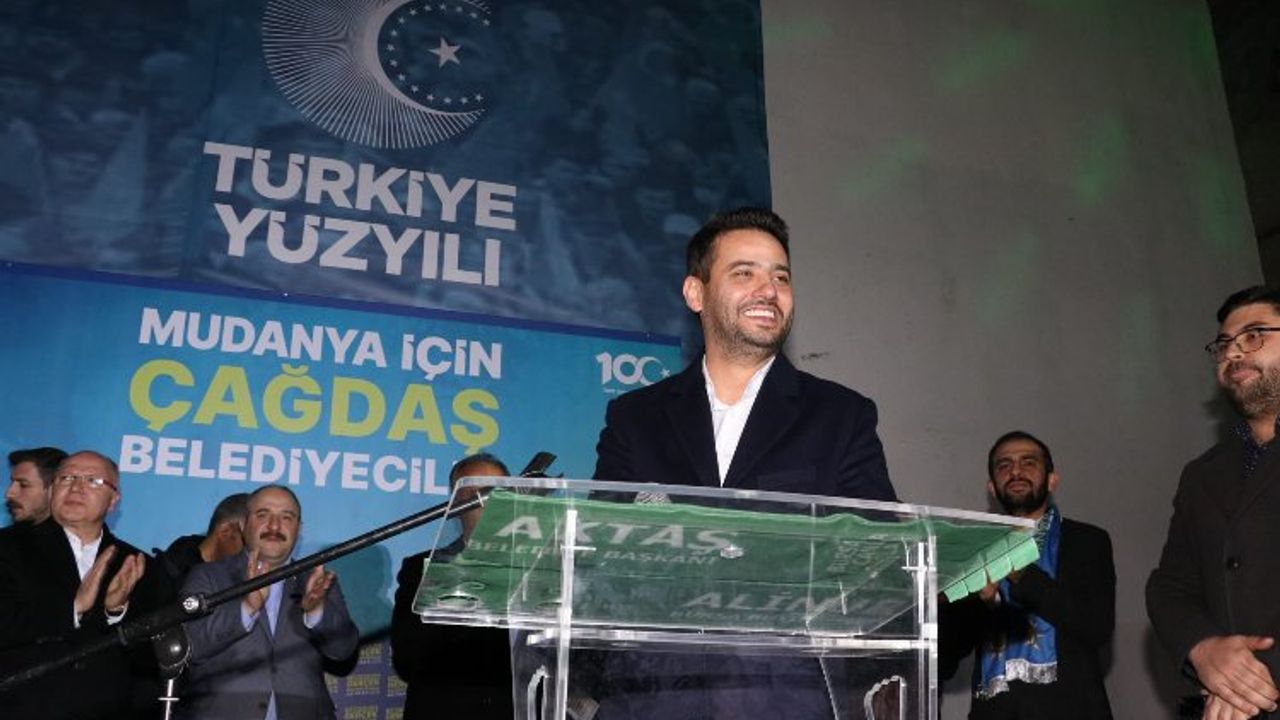 Mudanya'da AK Parti seçim ofisine coşkulu açılış