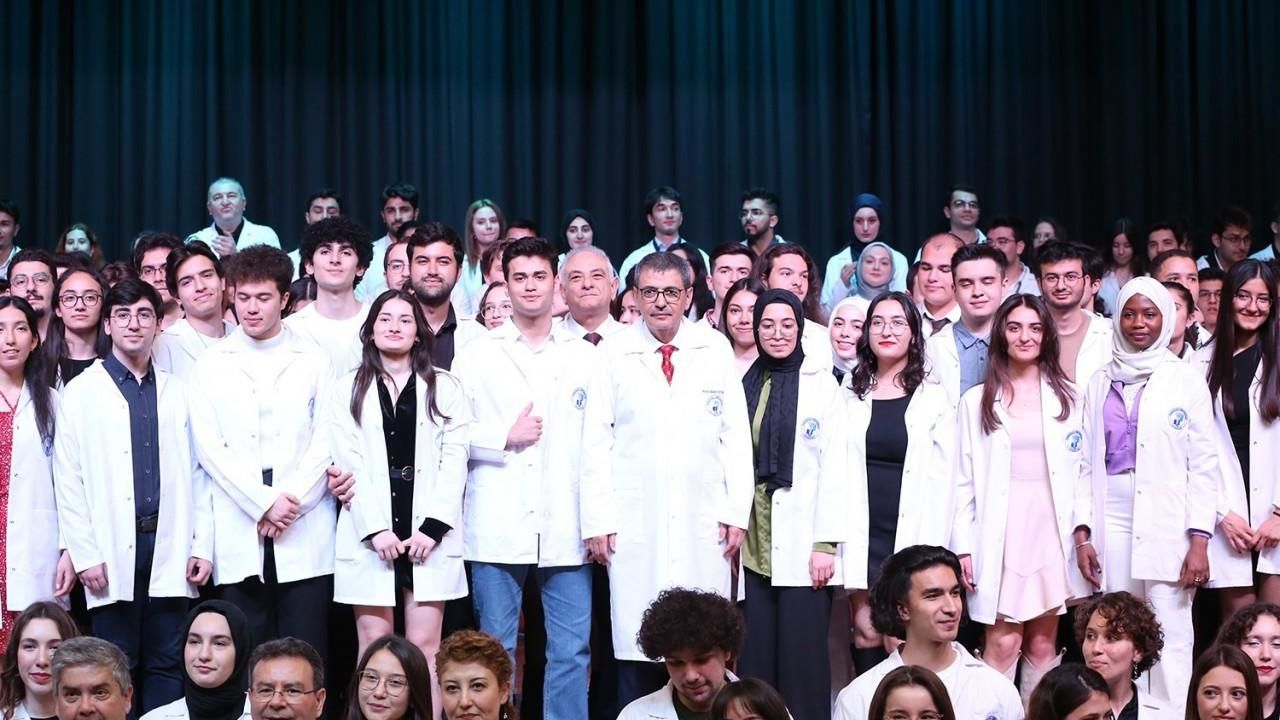 14 Mart Tıp Bayramında 254 öğrenci beyaz önlük giydi