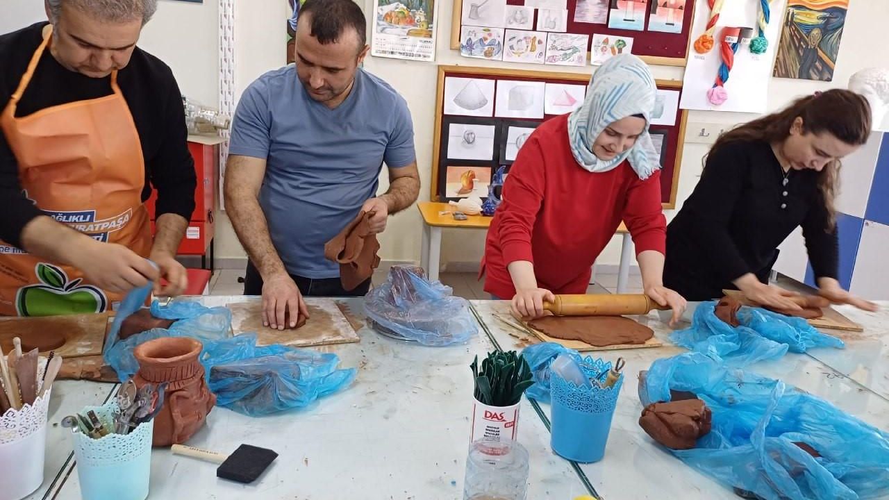 Ağlasun Mehmet Akif Ersoy İlkokulu’nda Görsel Sanatlar Atölyesi kuruldu