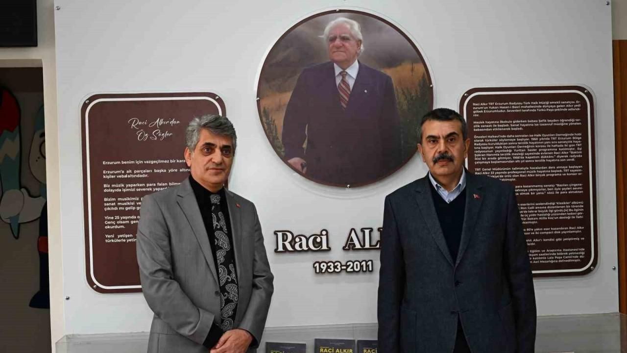 Bakan Tekin; “Raci Alkır Erzurum için bir değerdir”