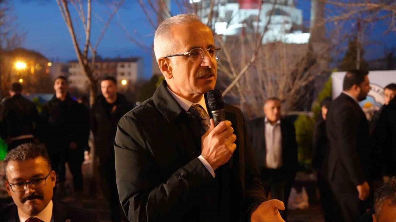 Bakan Uraloğlu, Iğdır’da esnafı ziyaret etti, vatandaşlarla iftar yaptı
