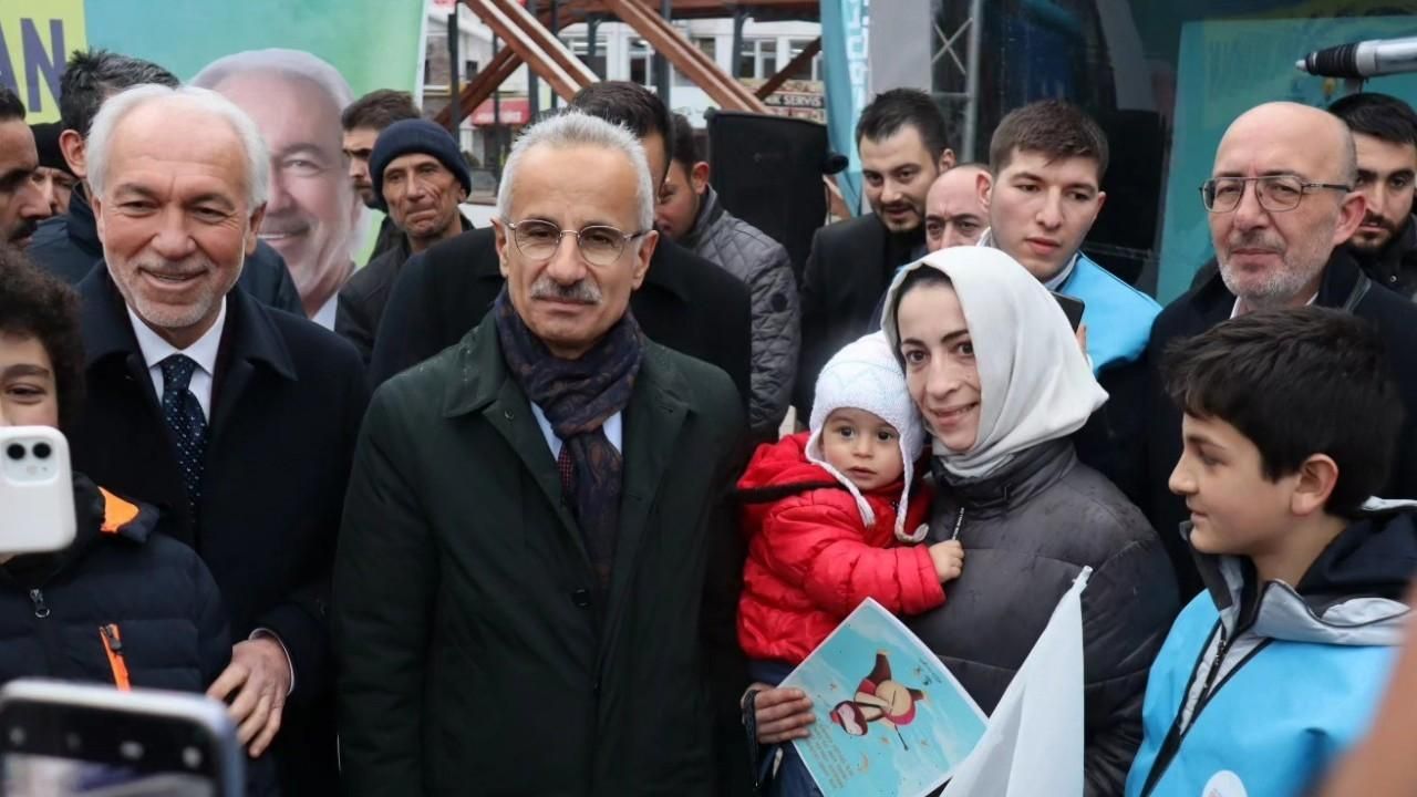 Bakan Uraloğlu, Kütahya’da AK Parti’nin Zafer Meydanı’ndaki Seçim Bürosunu ziyaret etti