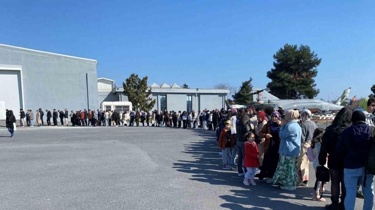 Bakırköy’de SOLOTÜRK ekibine yoğun ilgi