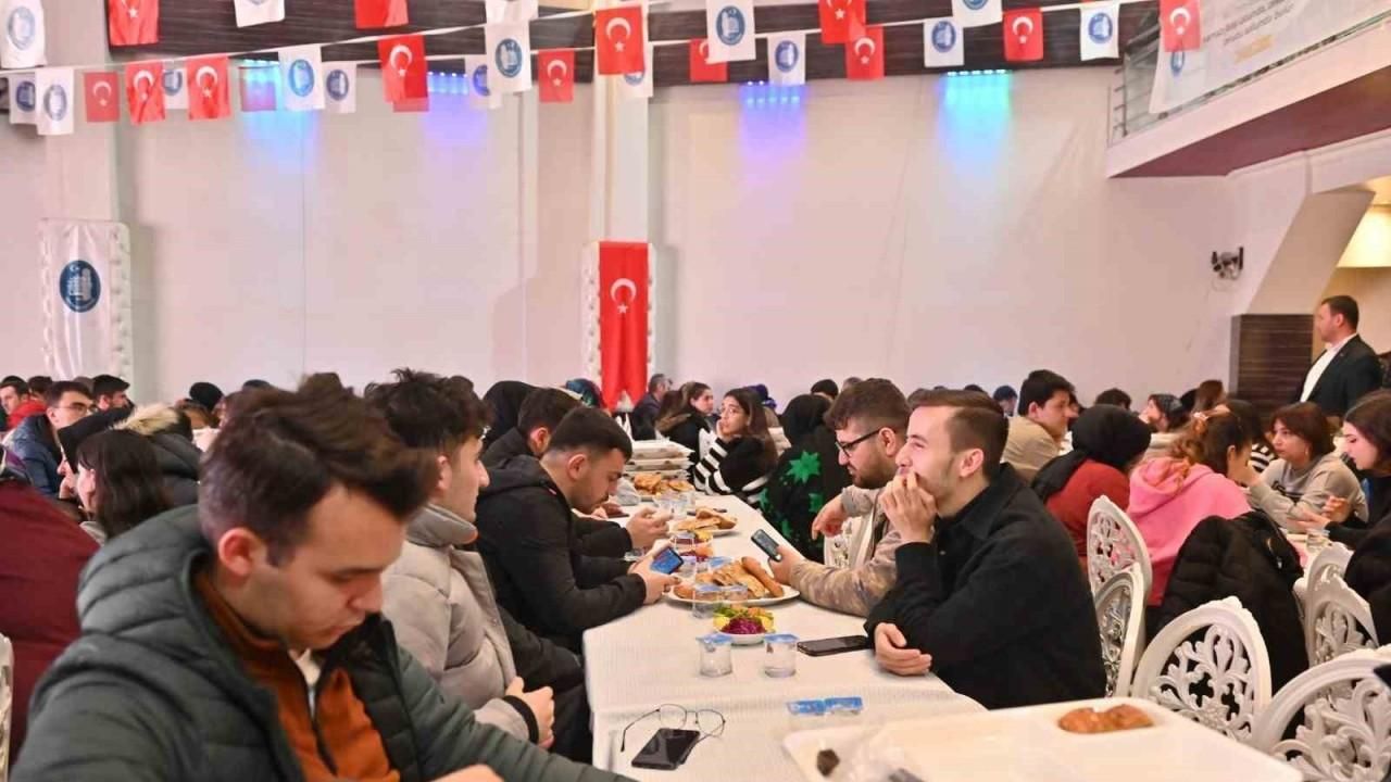 Belediye iftar sofrası her gün bin 100 kişiyi ağırlıyor