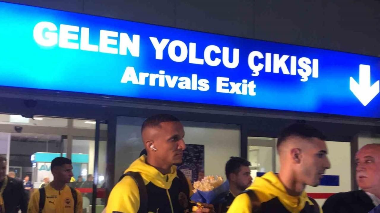 Fenerbahçe kafilesi Adana’ya geldi