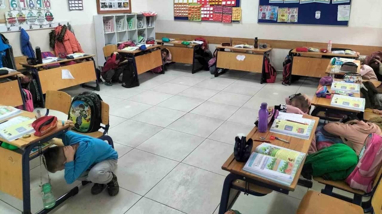 Hisarcık Cumhuriyet İlkokulunda deprem ve personel tahliye tatbikatı
