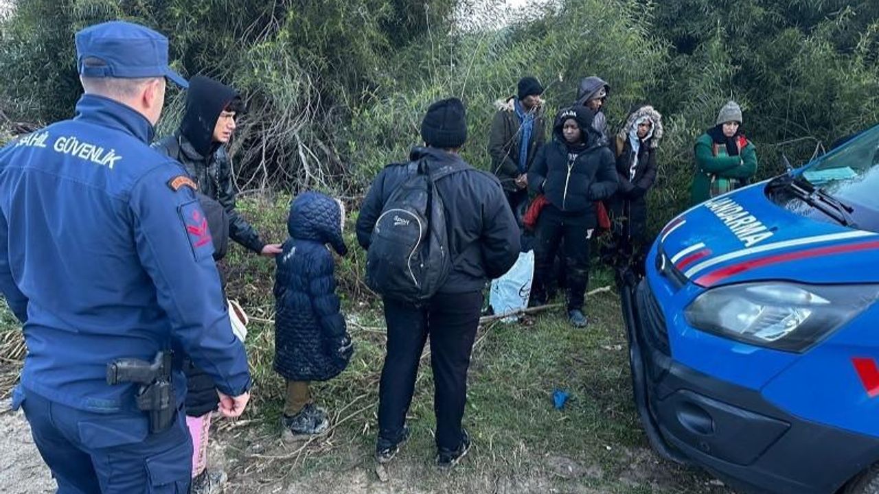 İzmir’de karada ve denizde 91 kaçak göçmen yakalandı