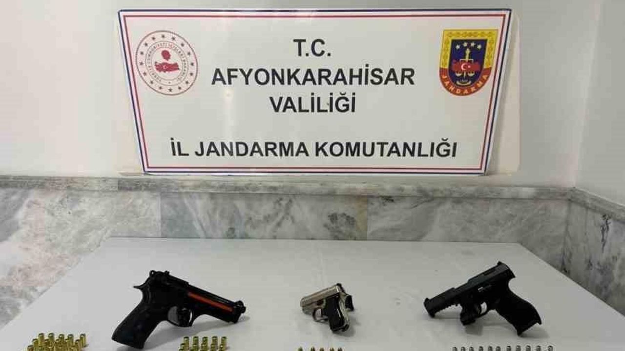 Jandarmadan ruhsatsız tabanca operasyonu