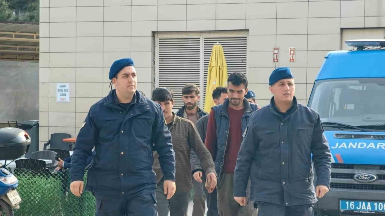 JASAT ekipleri ülkeye kaçak giren 5 şahsı yakaladı